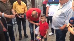 عشرات المقدسيين يرافقون الطفل عليان لمركز التحقيق