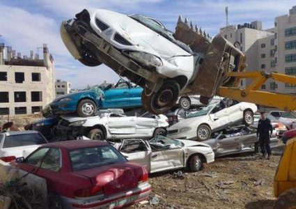 جنين: الشرطة تتلف "144" مركبة غير قانونية