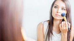 بشرتك جافة؟ إليك خطوات مكياج رائعة