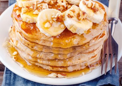 بان كيك بالموز والمكسرات والعسل