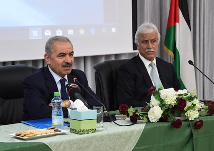 اشتيه يكشف عن الفئات الأحق بالمنح الدراسية بالجامعات الفلسطينية