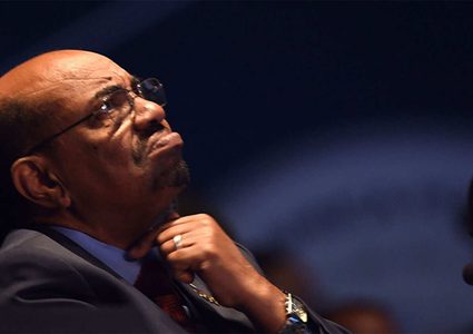 قضايا الفساد تلاحق البشير وفتح ملف محاكمته من جديد