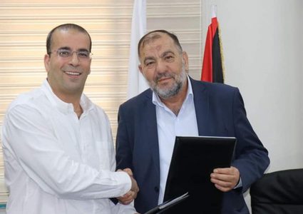 توقيع اتفاقية لإنشاء أول محطة لشحن المركبات الكهربائية في الخليل