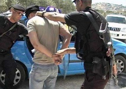 الشرطة تقبض على شخصين بتهمة التشهير والابتزاز الالكتروني في أريحا