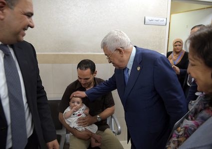 الرئيس الفلسطيني محمود عباس يزور اليوم مديرية الصحة في مدينة رام الله بالضفة الغربية .