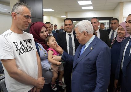 الرئيس عباس يتفقد مديرية الصحة برام الله