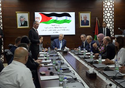 الرئيس عباس يتفقد مديرية الصحة برام الله