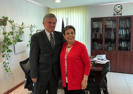 عشراوي تلتقي بسفير الجبل الأسود وتطلعه على آخر التطورات السياسية