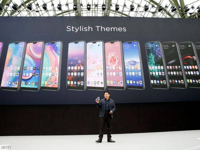 هواوي تهزم أبل وسامسونغ رغم القيود