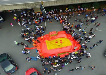 انقاذ طفل يسقط من الطابق السادس