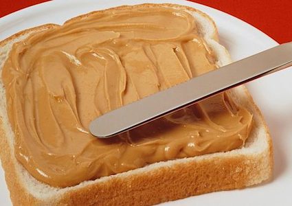 زبدة الفول السوداني .. ماذا تفعل بصحتكم؟