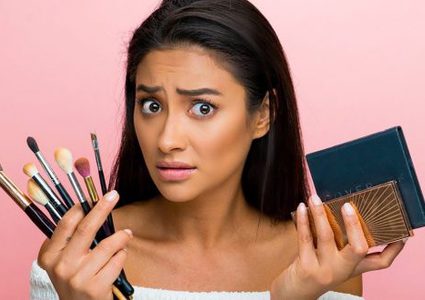 إرسمي حواجبك بهذه الطريقة