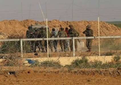 الاحتلال يعتقل شابين بعد اجتيازهما السياج الفاصل مع غزة