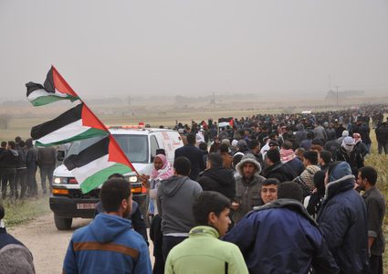 أمن حماس يمنع المتظاهرين من الوصول للسياج الفاصل