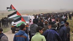 أمن حماس يمنع المتظاهرين من الوصول للسياج الفاصل