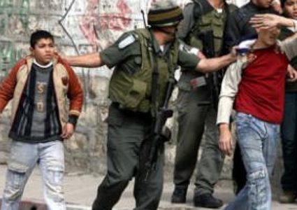 قوات الاحتلال تعتقل فتيين في العيساوية بالقدس المحتلة