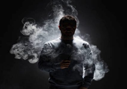 مواد سامة وخطيرة تنتجها السجائر الإلكترونية