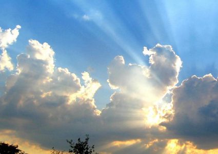 أجواء حارة نسبيا وانخفاض طفيف على درجات الحرارة