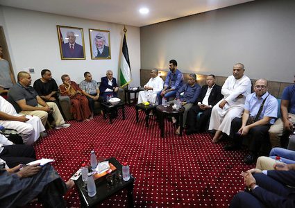 وفد من وزارة الأوقاف يزور حجاج فلسطين بمكة ويتابع أوضاعهم