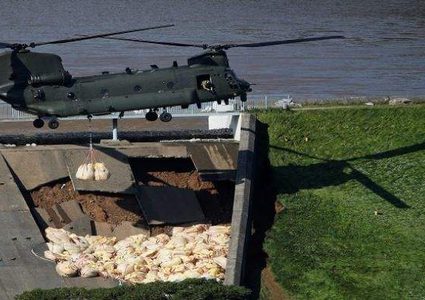 الجيش البريطاني يتدخل لمنع غرق بلدة بأكملها