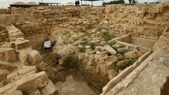 باحثون وخبراء من غزة وفرنسا يواصلون أعمال التنقيب والترميم