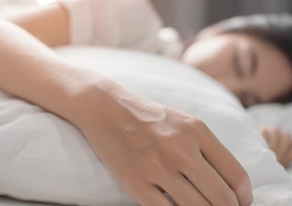 الإضاءة قد تزيد الوزن لدى النساء