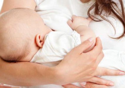 لماذا يرفض الطفل الرضاعة الطبيعية؟