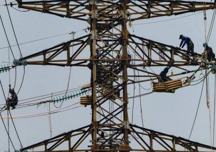 الظلام يعم اندونيسيا بعد انقطاع الكهرباء ويصل للعاصمة