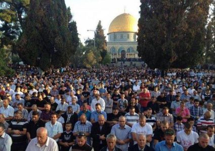 صلاة عيد الأضحى الساعة السادسة وخمس وثلاثون دقيقة