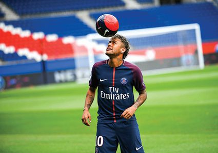 مبابي يطرد نيمار من احتفالات باريس سان جرمان