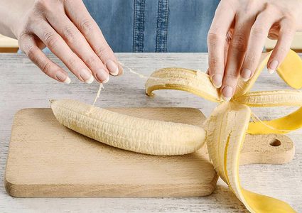 الموز يعالج الشعر التالف!