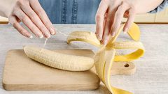 الموز يعالج الشعر التالف!