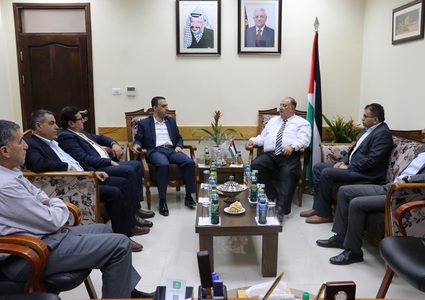 التعليم يخاطب الجامعات لتسهيل تسجيل أبناء موظفي القطاع العام