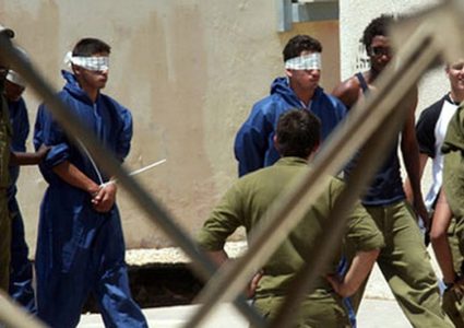 قوات القمع بـ "عوفر" تحدث دمارًا كبيرًا بقسمين للأسرى