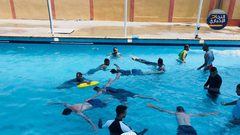 بفعل آلة الحرب الاسرائيلية.. سباحون بغزة بلا أطراف