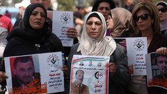 وقفة تضامنية دعما للأسرى المضربين في رام الله