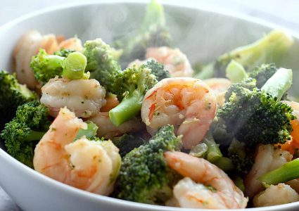 صينية الروبيان والبروكولي