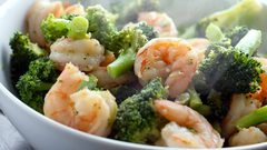 صينية الروبيان والبروكولي