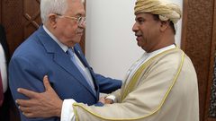 الرئيس عباس يستقبل سفير سلطنة عُمان لدى الأردن