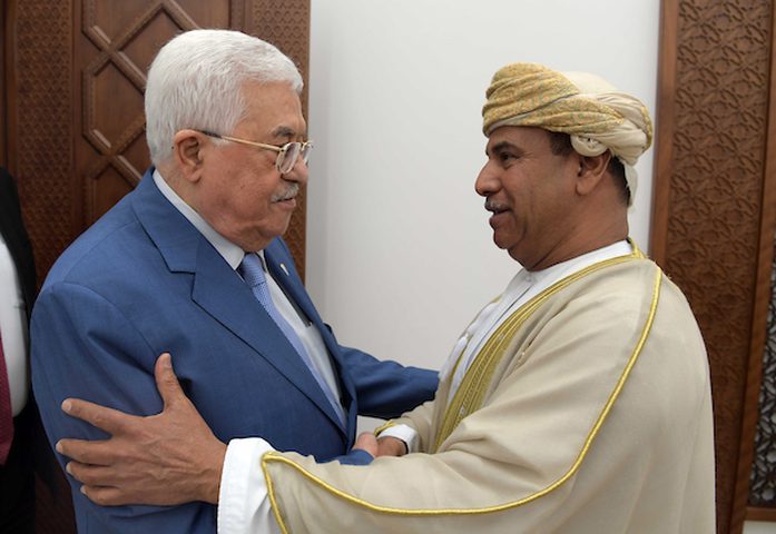 الرئيس عباس يستقبل سفير سلطنة عُمان لدى الأردن
