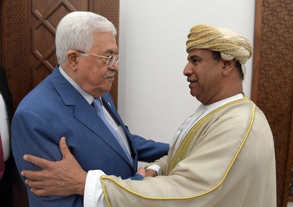 الرئيس عباس يستقبل سفير سلطنة عُمان لدى الأردن