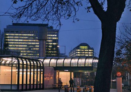 مستخدمو المترو بفيينا يرفضون رش العطور في القطارات