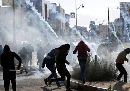 عشرات الإصابات بالإختناق بمواجهات مع الاحتلال في طمون