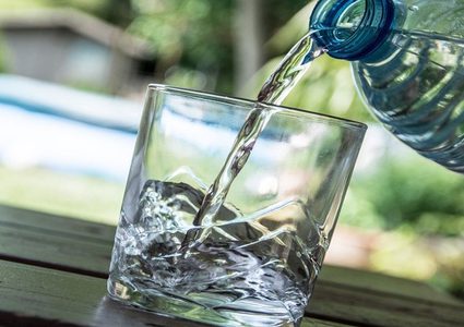 هل تناول الماء الدافئ حقاً مفيد للصحة