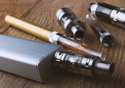 مختصون: أعراض خطيرة تسببها السجائر الإلكترونية