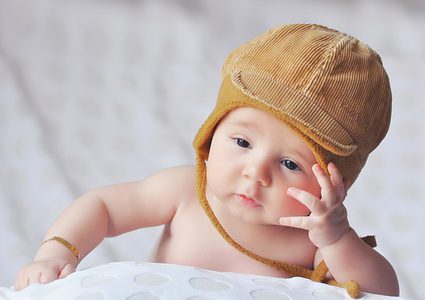 خطر تقديم الماء للمولود حقيقة أم خرافة؟