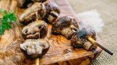 أسياخ الفطر المشوية