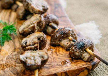 أسياخ الفطر المشوية