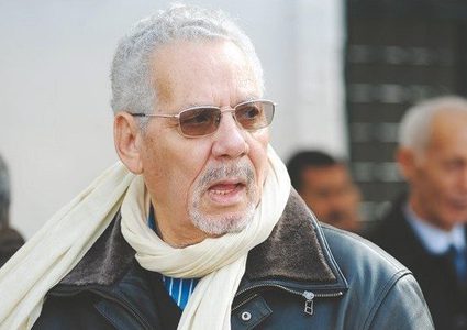 محكمة عسكرية تصدر حكماً بالقبض على وزير الدفاع الجزائري الأسبق