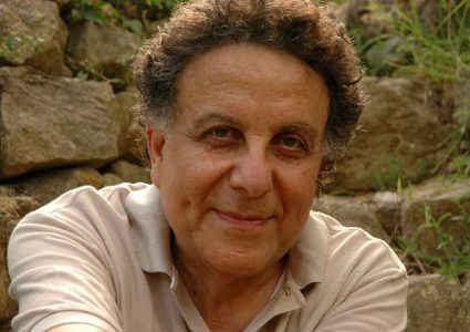 الموت يغيب الفنان التشكيلي الفلسطيني كمال بلاطة (صور)